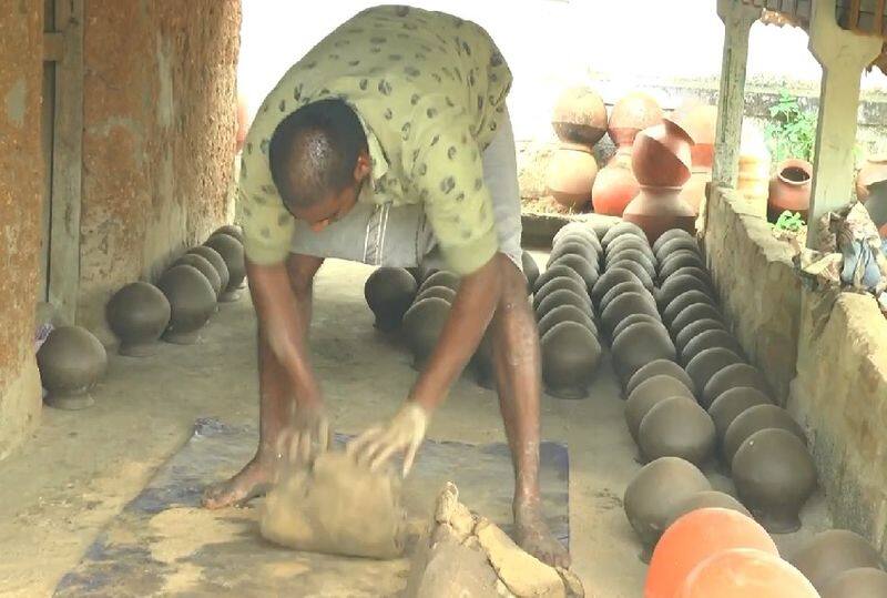 pot making process in going on in full swing for pongal festival