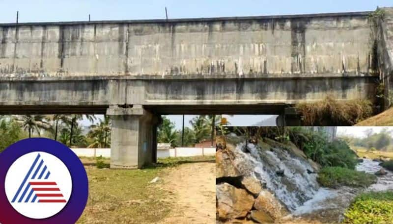 Crack in Kaveri canals Farmers in the last part are struggling due to lack of water sat