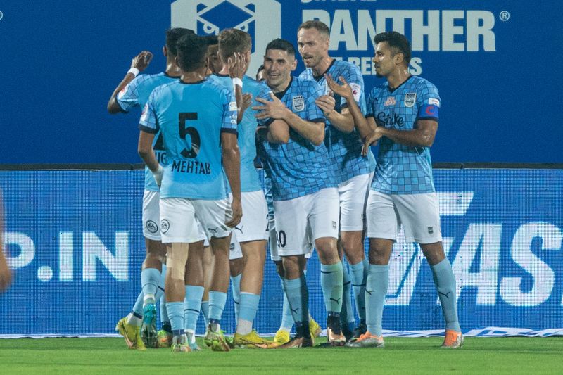 football Indian Super League 2022-23, Matchday 14: Mumbai City FC blazes past Kerala Blasters 4-0; regains top spot-ayh