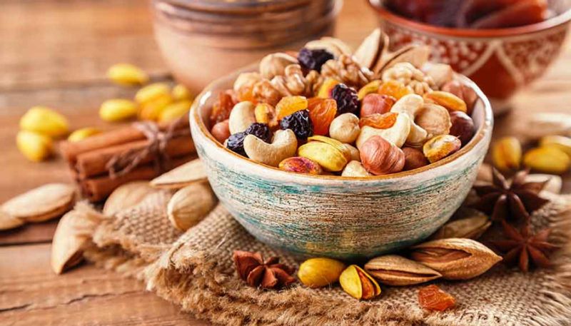 Why You Should Eat Nuts Daily In Winter Season