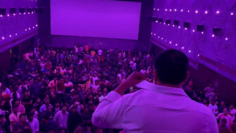 Thalapathy vijay Fans shout no1 in Varisu FDFS Dil Raju celebrate this in style