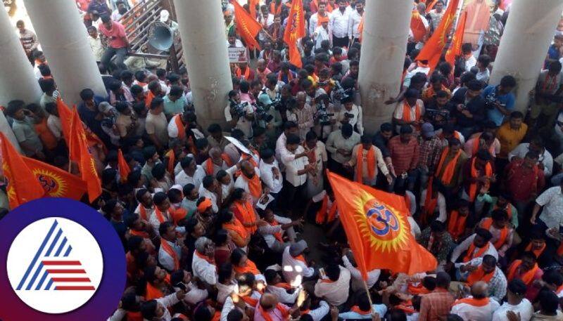 Mandya Disgrace to NathaPanth and vokkaliga BJP protests against JDS state president Ibrahim sat