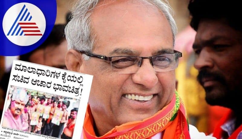 Ayyappa maladhari hold portrait of the ministe halappa achar koppal rav