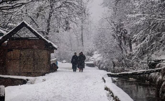 Weather report: वेस्टर्न डिस्टर्बेंस के असर से उत्तर-पश्चिम भारत में अगले 2-3 दिन फिर से शीतलहर का अलर्ट