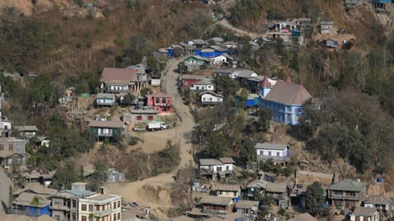 Islamic extremists hold 1600 hindus, over 100 buddhists captive in Myanmar: Report