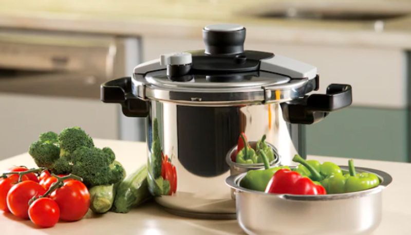 Remove Burnt Food And Black Stains Off Your Pressure Cooker Easily