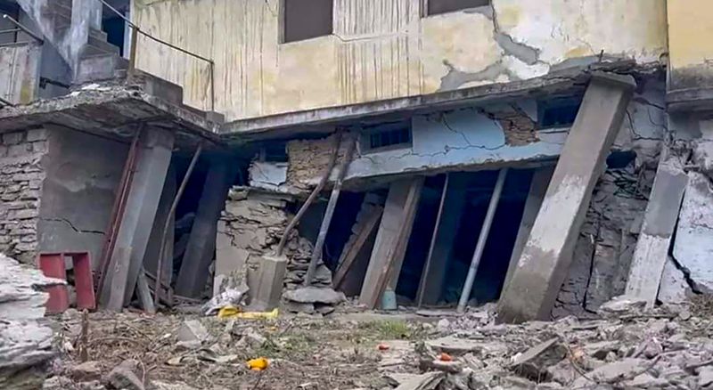 old building collapsed in kondapur in hyderabad