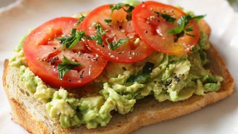   How to do Avocado Bread Toast in Tamil 