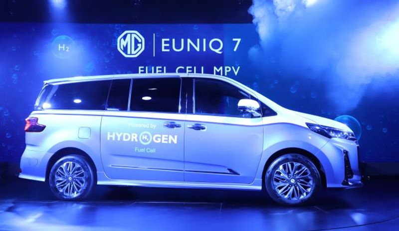 Auto Expo 2023: Meet  EUNIQ 7, the world's first hydrogen fuel-cell MPV