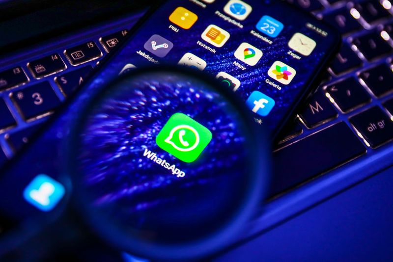 WhatsApp update Messaging app to add new feature which will allow users to swipe between tabs gcw