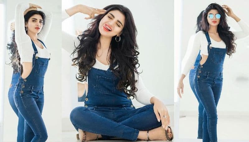 Jabardasth Varsha stunning photoshoot in trendy wear!