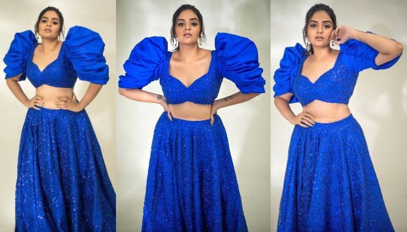 Anchor Sreemukhi stunning poses in blue outfit nsk