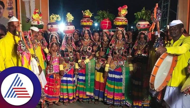 Lambani Women Welcome to Minister R Ashok to Machinal Tanda in Kalaburagi grg 