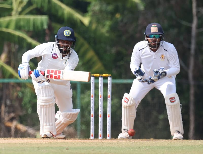 kerala lose two wickets against karnataka in ranji trophy