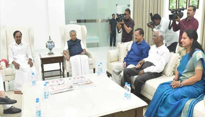 Pinarayi vijayan,  Arvind kejriwal And bhagwant mann join CM KCR for  Breakfast  in Pragathi Bhavan