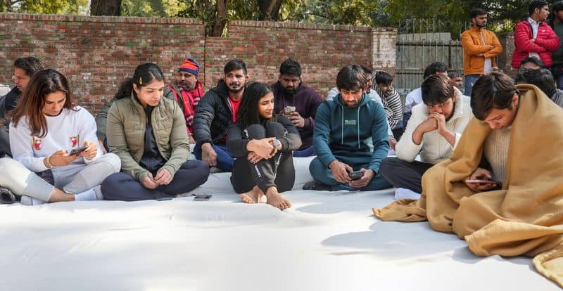 wrestling Wrestlers stage protest against WFI President's Brij Bhushan Sharan Singh dictatorship-ayh