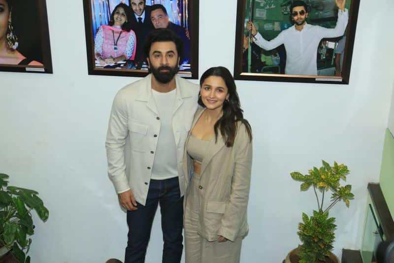 Ranbir Kapoor Alia Bhatt at Mumbai Press Club gaze at their  beautiful photos RBA