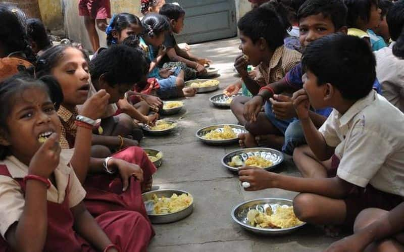 thoothukudi district collector inspect primary school for students morning breakfast scheme