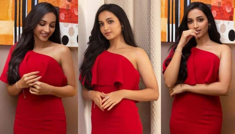 KGF Heroine Srinidhi Shetty attracts in red outfit!