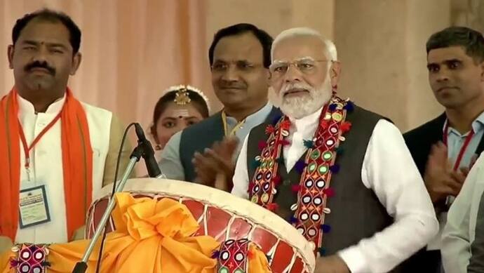 Video: मोदी ने नगारा बजाया तो झूम उठे लोग, खूब बजी तालियां, आदिवासियों के लिए कही बड़ी बात