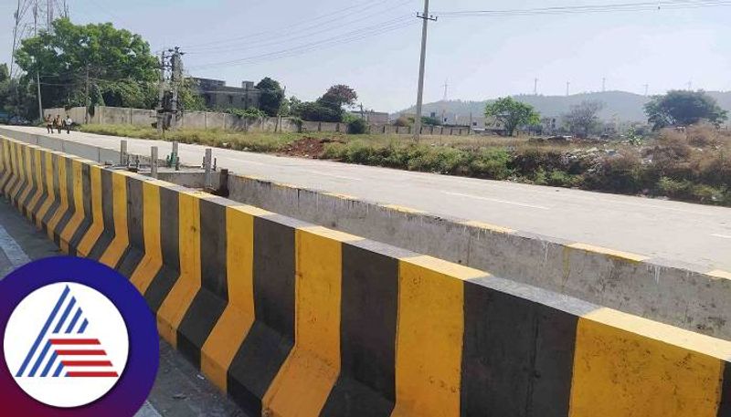 Installation of Dividers on Jail Road in Chitradurga grg