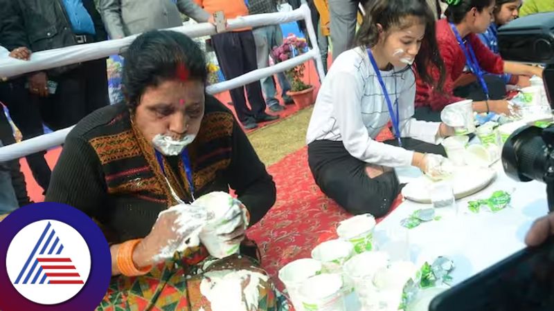 A unique competition of eating 3 kg of curd in 3 mins held in Patna Vin