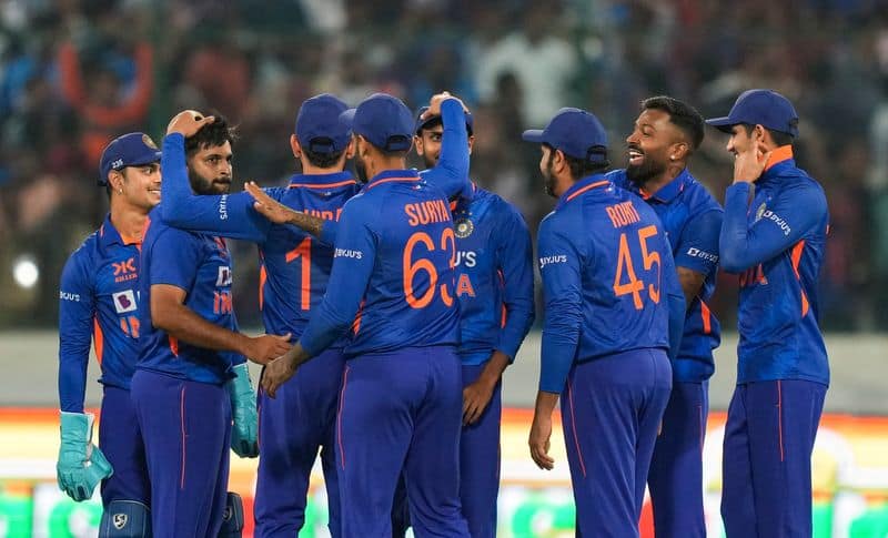 IND vs NZ 2022-23, Hyderabad/1st ODI: Team India fined 60 per cent of match fees for slow over-rate against New Zealand-ayh