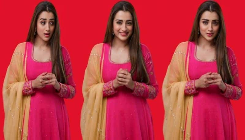 Trisha Krishnan shining in red chudidar and stunning poses!