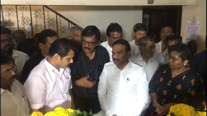 dmk a raja and senthil balaji pay respect to vasanthi funeral ceremony