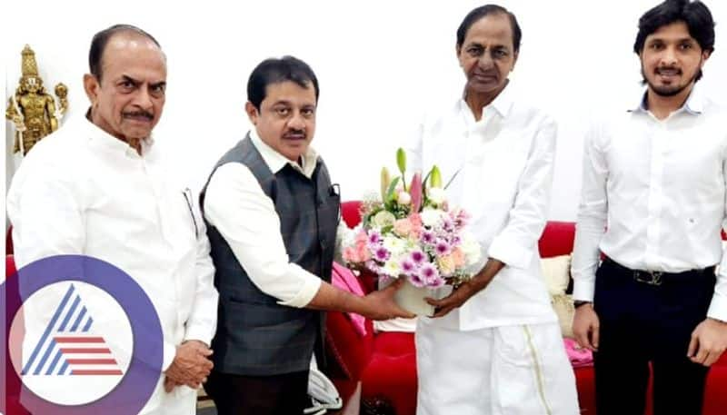 Telangana CM K Chandrashekhar rao offers 500 to defeat Congress Jameer Ahmed is the victim sat