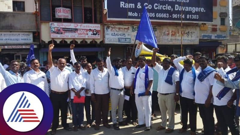 Dalit Sangharsh Committee protest demanding various facilities in Davanagere  gow