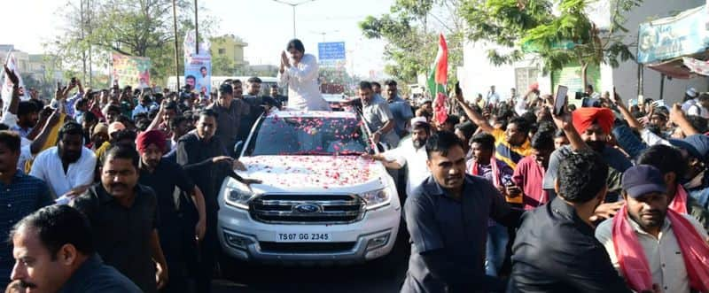 Pawan Kalyan  Reaches to Visakhapatnam lns