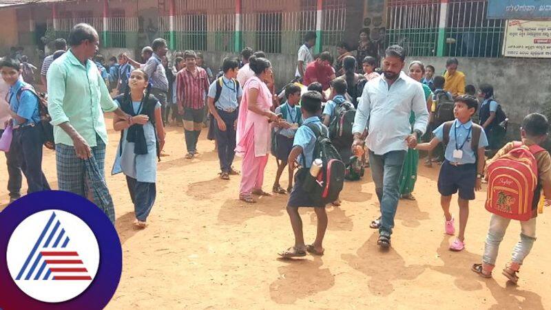 Students protest against transfer of teacher in Uttara Kannada gow