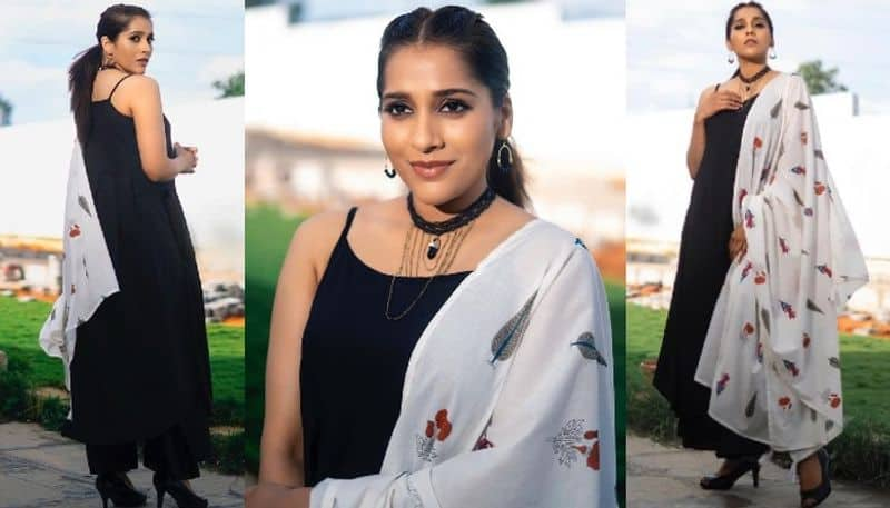 Anchor Rashmi Gautam attracts in white and black outfit!