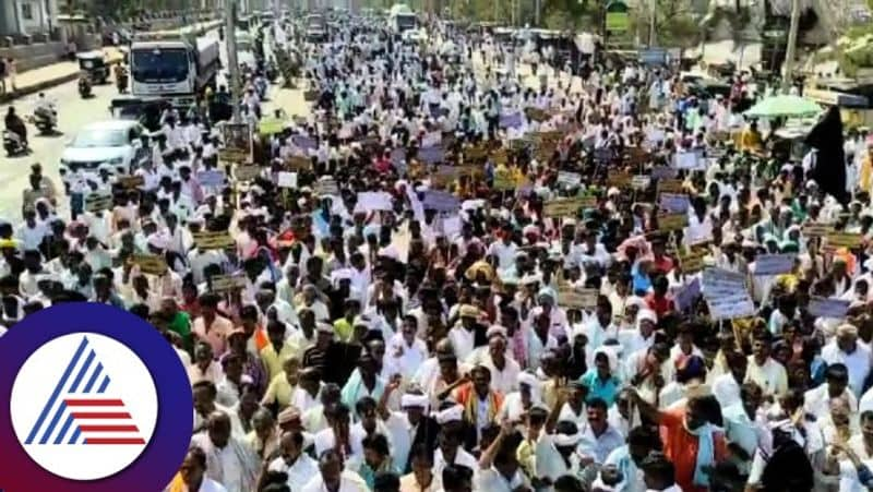 Kadugolla Community staged massive protest demanding inclusion of ST Category at Chitradurga gvd