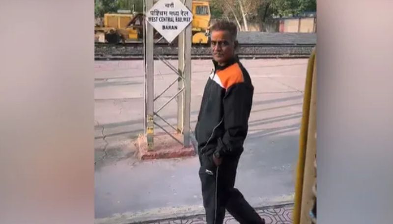 Video Of Father Dropping His Son At Railway Station Makes Internet Emotional