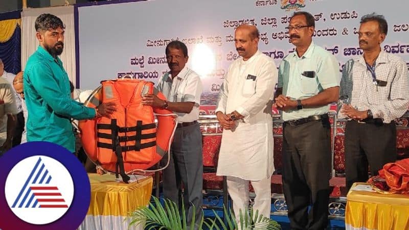 Efforts for comprehensive reform of Fisheries Department Says Minister S Angara at Udupi gvd