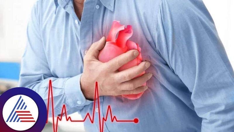 Is Chest pain and vomiting is a sign of heart attack, What Dr. Mahatensh R Charantimath Says Vin