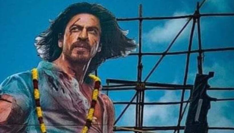 Shah Rukh Khan thanked fans randomly for superb response to Pathaan; netizens hail, 'You are always here'