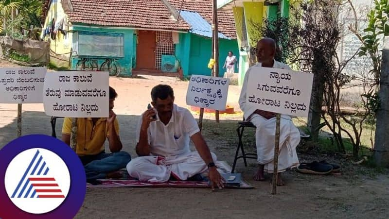 man hunger strike in front of Mandaghatta grama panchayath against  encroachment  in  Shivamogga gow