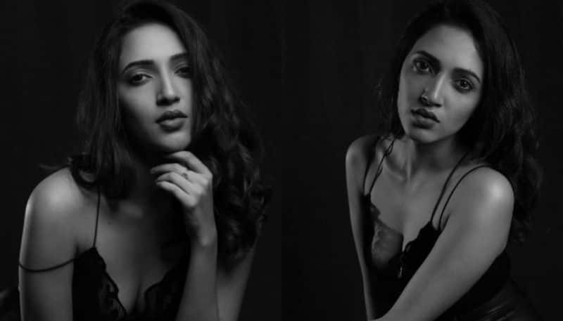 Actress Neha Shetty mindblowing look in black outfit!