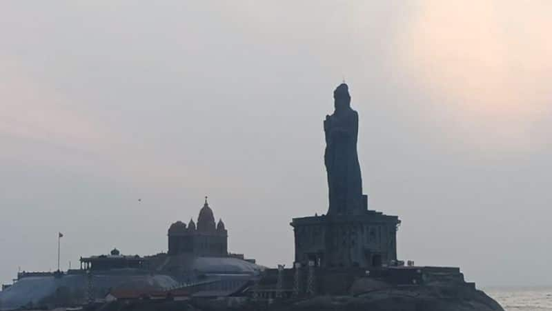 Tourists gathered to see the sunrise in Kanyakumari