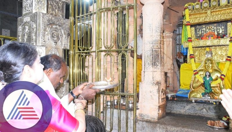 Prayer in Rayaru to bless independent government Kumaraswamy couple in Mantralaya sat