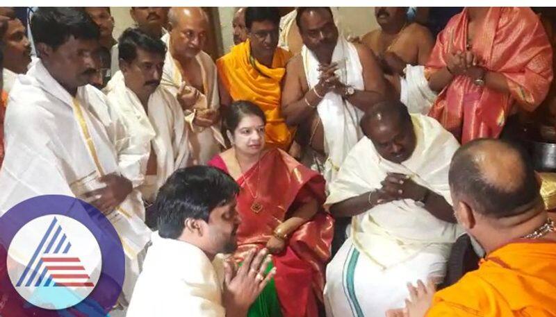 Prayer in Rayaru to bless independent government Kumaraswamy couple in Mantralaya sat