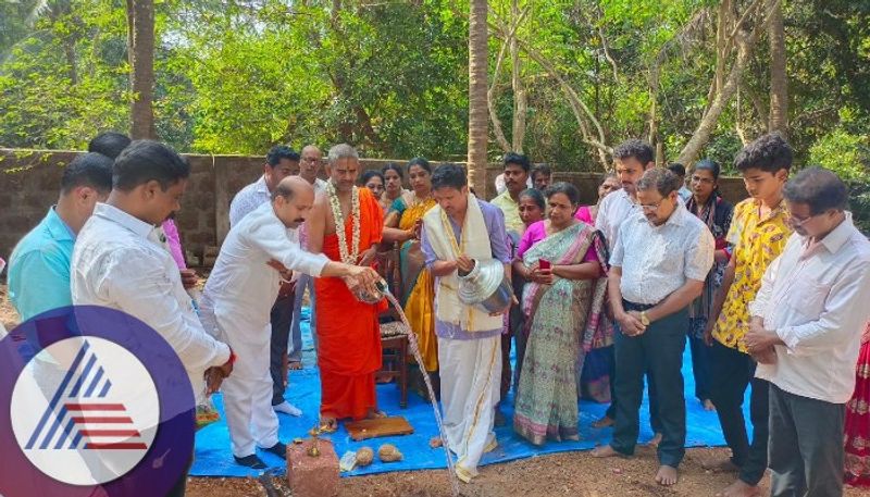 Huge response to Pejavar swamiji Ramarajya resolution House for poor and adoption of cow sat