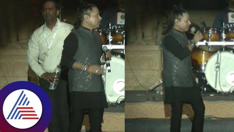 Miscreants threw a bottle at singer Kailash Kher in vijayanagara suh