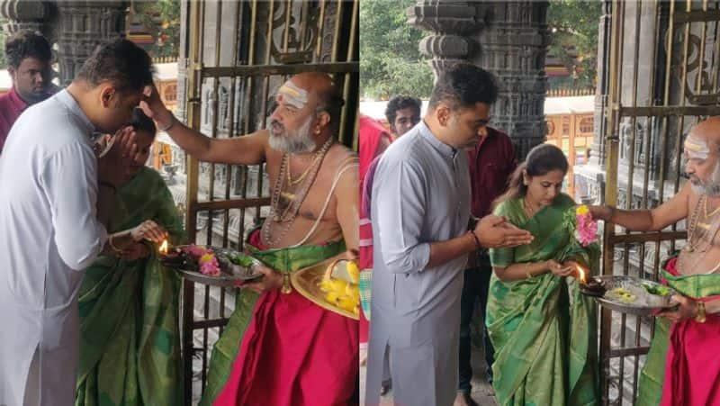 Thalapathy vijay's Varisu movie director Vamshi Paidipally visit thiruvannamalai temple with family