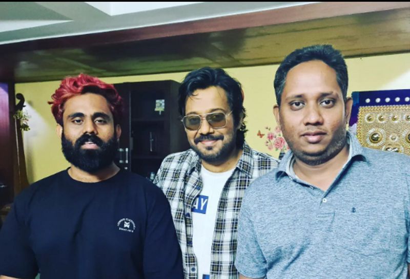 actor bala instagram photo with secret agent blogger and arattu annan viral