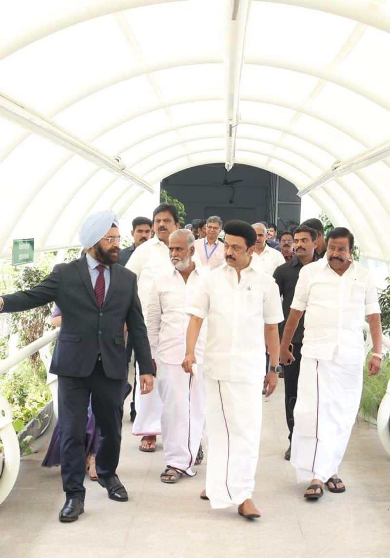 tn cm mk stalin ate lunch with sweeper in chennai ripon building