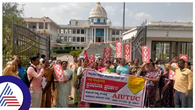 Protest demanding abolition of outsourcing system in Davanagere gow